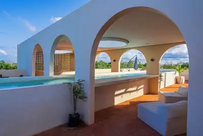 Image de Luxury Getaway with Pool & Rooftop Lounge