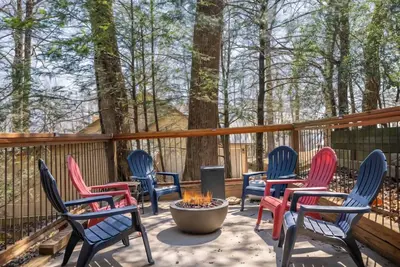 Image de 3Br Ellijay Cabin Mountain View Fireplace Firepit HotTub Gameroom Grill Sleeps 8