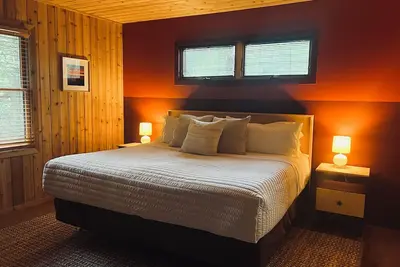 Image de Cedar Dunes - Sunset Red Bedroom
