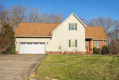 Charming 3-bedroom 2. 5 Bath Home in Cadiz and Land Between The Lakes
