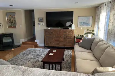 Image de Charming 2-bedroom apartment with very fast WiFi, Ac, full deck and bbq grill