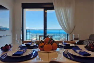 Luxury apartment with panoramic sea view ruby