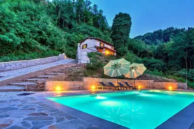Image de Tuscan rustic villa for up to 8 people with pool near Lucca.