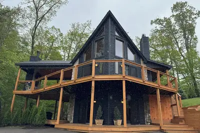 Image de On The Rocks\nLakeside Mountain Chalet