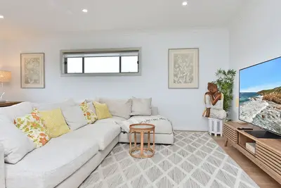 Image de Finns at Caves Beach Resort