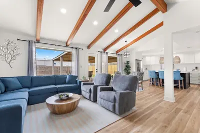 Image de Modern Getaway - Near Golf & Casinos