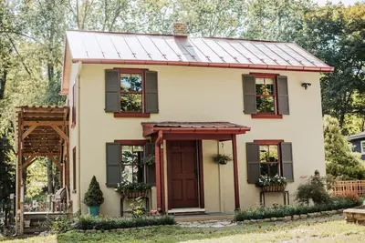 Image de The Creekside Cottage: Downtown | Pet-Friendly