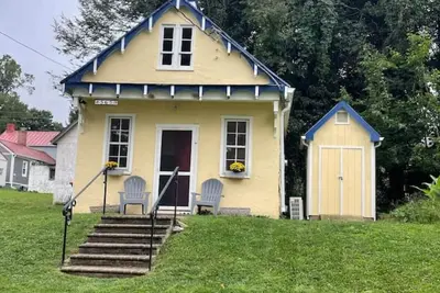 Firehouse Cottage | Walk to all of downtown Hf