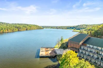 Image de Sunnen Center Room w/ Meals | Hike, Kayak & More!