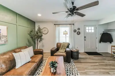 Image de Clifty Falls Family Getaway-Sleeps 8--3 Miles to Historic Downtown & River Front