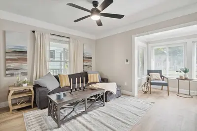 Image de Capitol Oasis 3 bed/2 bath near downtown Lansing!
