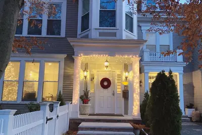 Image de Spacious and Charming 2br condo with deck central Ac \/Prime location in Newton
