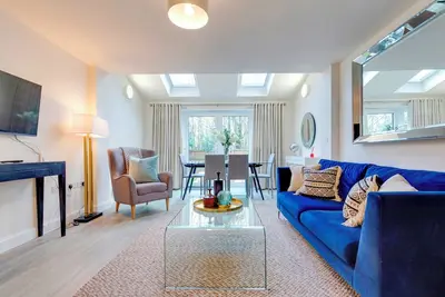 Image de Modern and Spacious Townhouse with Own Carpark | Pass the Keys
