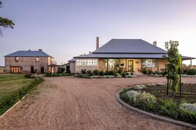 Image de Luxury large group accommodation, small events, Country escape 2. 5 hrs to Sydney