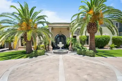 Image de 8br Phoenician Mansion w/Hot Tub&Pool -Heat Avail!