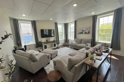 Image de Modern Loft on Main! Downtown Newberry