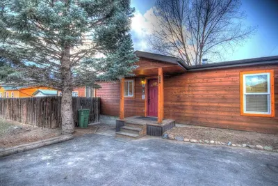 Image de Yellowstone Street River House 3 Bedroom 2 Bathroom at Yellowstone Park Entrance