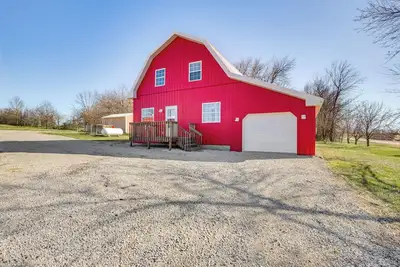 Image de 'Red Barn Getaway' Chillicothe Countryside Home