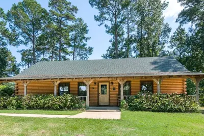 Image de Rose Hall at Tall Timbers Retreat! Seats 75.