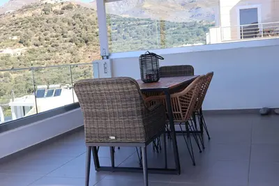 Image de One Luxury House \nAbove The Sea. . . .