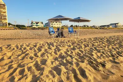 Image de Sweet, two-bedroom, one-bathroom condo, two short blocks from the beach!
