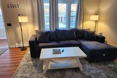 Image de Splendid, two-bedroom, one-bathroom condo, two short blocks from the beach!
