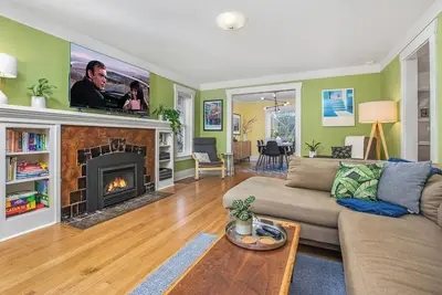 Image de Charming Green Lake Craftsman – Hot Tub, Ac, Dog Friendly, Walk to Lake & Cafés