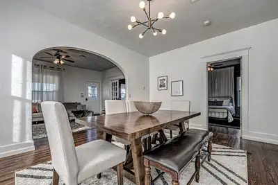 Image de Classic Western Ave Retreat / Close to Paseo & Downtown Okc