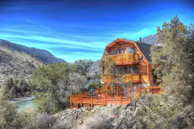 Image de Premier Home 4 Bedroom 2 Bathroom on Yellowstone River 10 min to Park Entrance