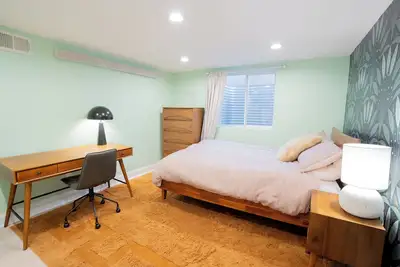 Image de 2-Bedroom Apartment with Kitchen in Lander