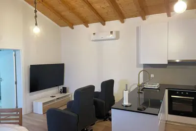 Image de Cozy Residence in Historic Downtown Foz Do Arelho. Farm Views. Walk to Beach.