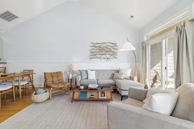 Image de New Listing | 0. 2 Miles to Beach| Newly Designed