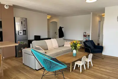 Image de Port Frejus, Rare à la location logement dernier étage, climatisé, état neuf, très belles prestations, pour 8 personnes, garage fermé