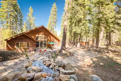 Image de Great Bison Lodge at Tahoe Donner by Tahoe Getaways - Pet Friendly 4br w Hoa & Heated Driveway