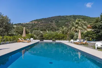 Image de Appartement 'Ulivo' avec vue sur les montagnes, Wi-Fi et climatisation