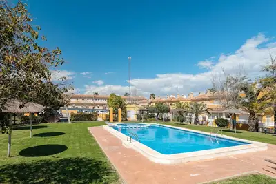 Image de Maison de vacances 'Playa Carabassi' avec piscine partagée, terrasse privée et Wi-Fi