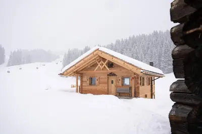 Image de Chalet \"Silvesterhütte\" avec vue sur les montagnes, terrasse privée et Wi-Fi