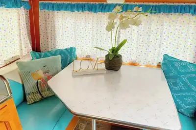 Image de Real Vintage Camper•Flathead Lake Beach •Pets yes!