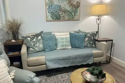 Image de 3-bedroom Cozy cottage in Eau Gallie District, Pool, Pickleball/basketball courts