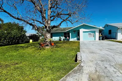 Image de Charming 4-bedroom house with yard, pet friendly in wonderful coastal area