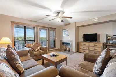 Image de Walk-in Lake View w/ Boat Slip, 2 min from Sdc