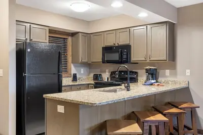 Image de Stunning Lake View Walk-in with Amenities near Sdc