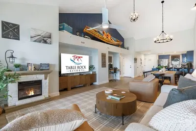 Image de Updated Lake Retreat with Views, Pools, Kayaks, Boat Ramp, and Easy Access to Silver Dollar City