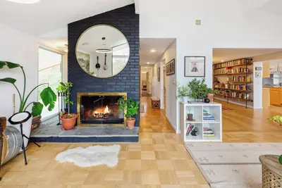 Image de Midcentury 4bd\/3ba gem just north of Nyc