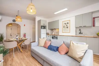 Image de HostWise - Elegant and Stylish Flat w/ Balcony