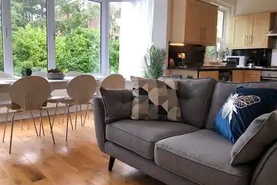 Image de ApartmentSleeps6-Balcony-FreeP-WhiteRabbitRetreat