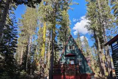 Image de Vintage A-frame in peaceful montane setting, dog friendly, trails and lake