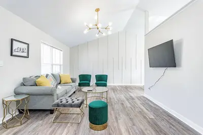 Image de Stylish home in Raleigh - starts at 3. 5k/month