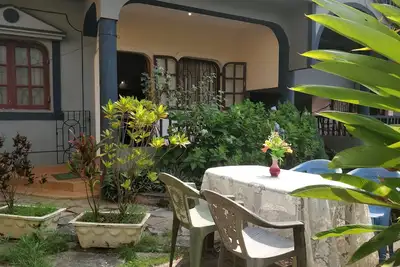 Image de Semi-Service apartment cum row house 2 minutes from the beach with kitchen.
