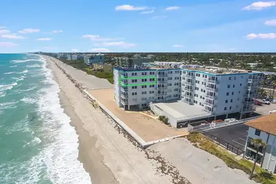 Image de Spectacular Beachfront 2-bedroom condo in relaxing Satellite Beach